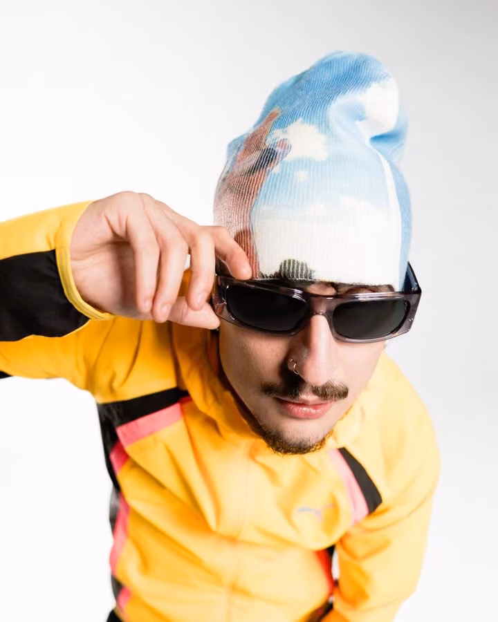 Adrián Mills - photo 15