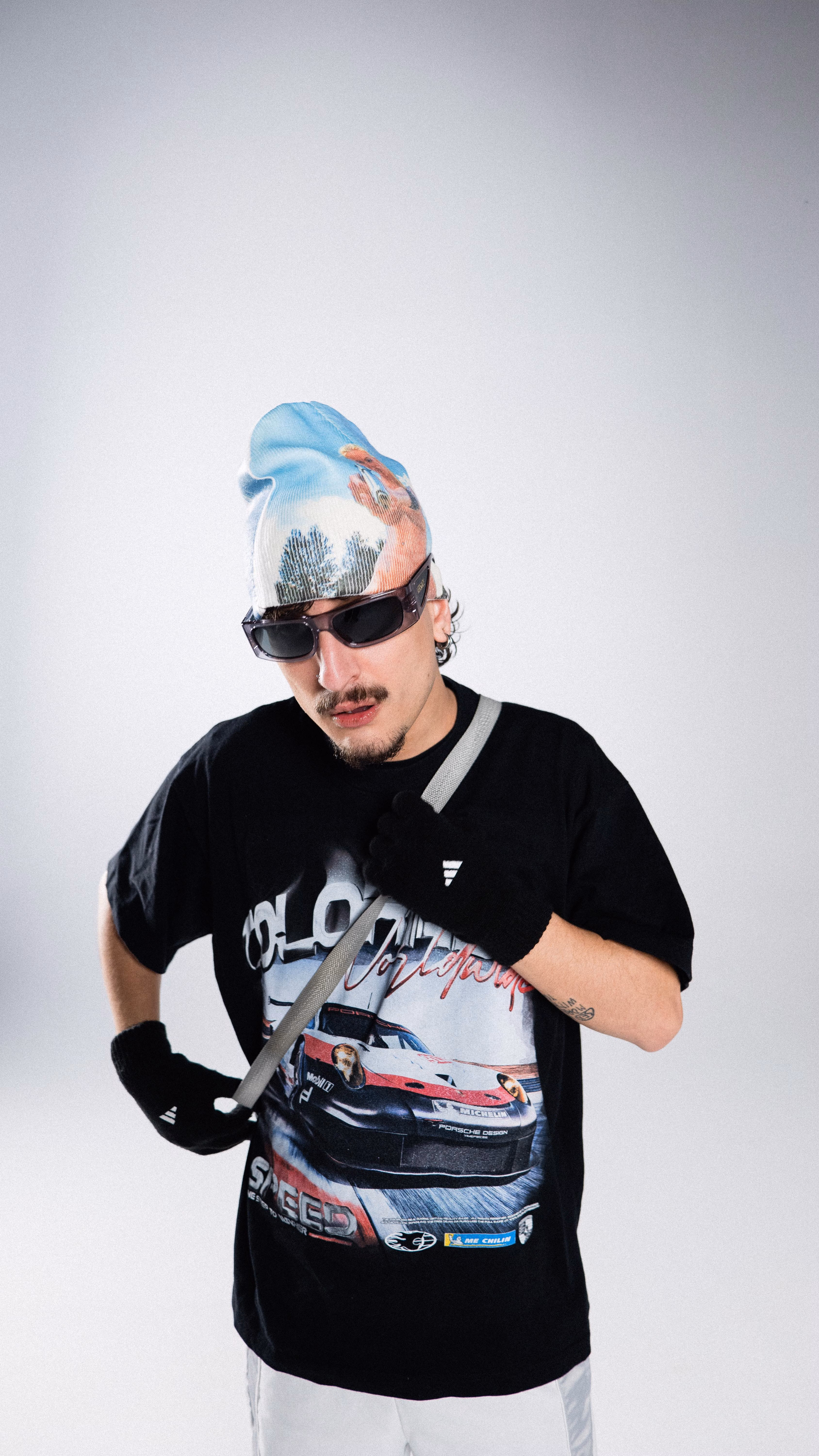 Adrián Mills - photo 16