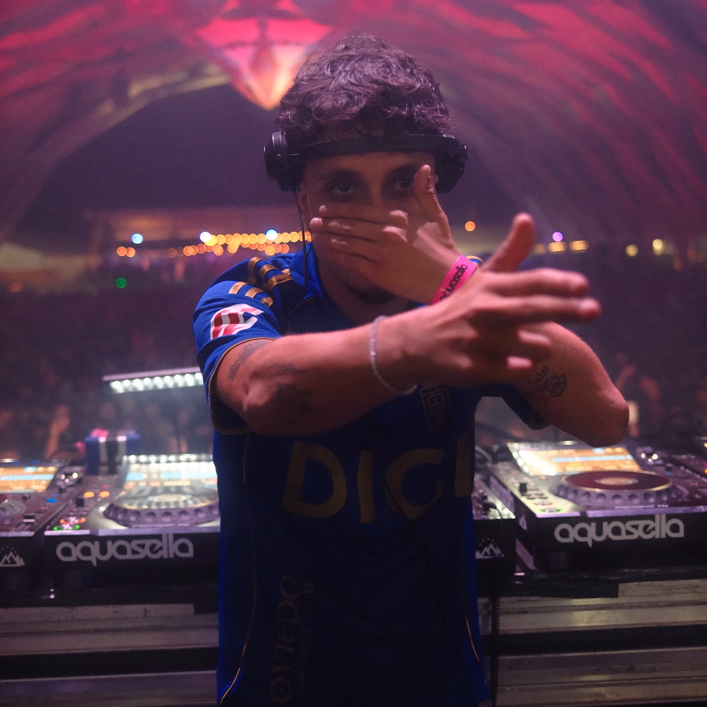 Adrián Mills - photo 27